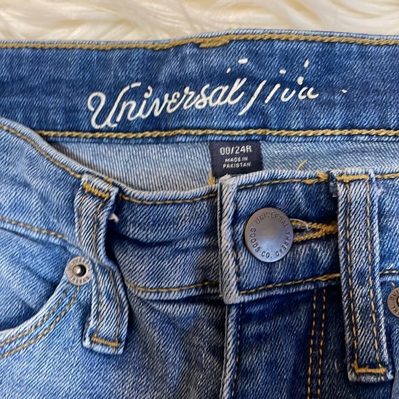 Universal Threads Distressed Denim Skinny Jeans - Picture 3 of 3